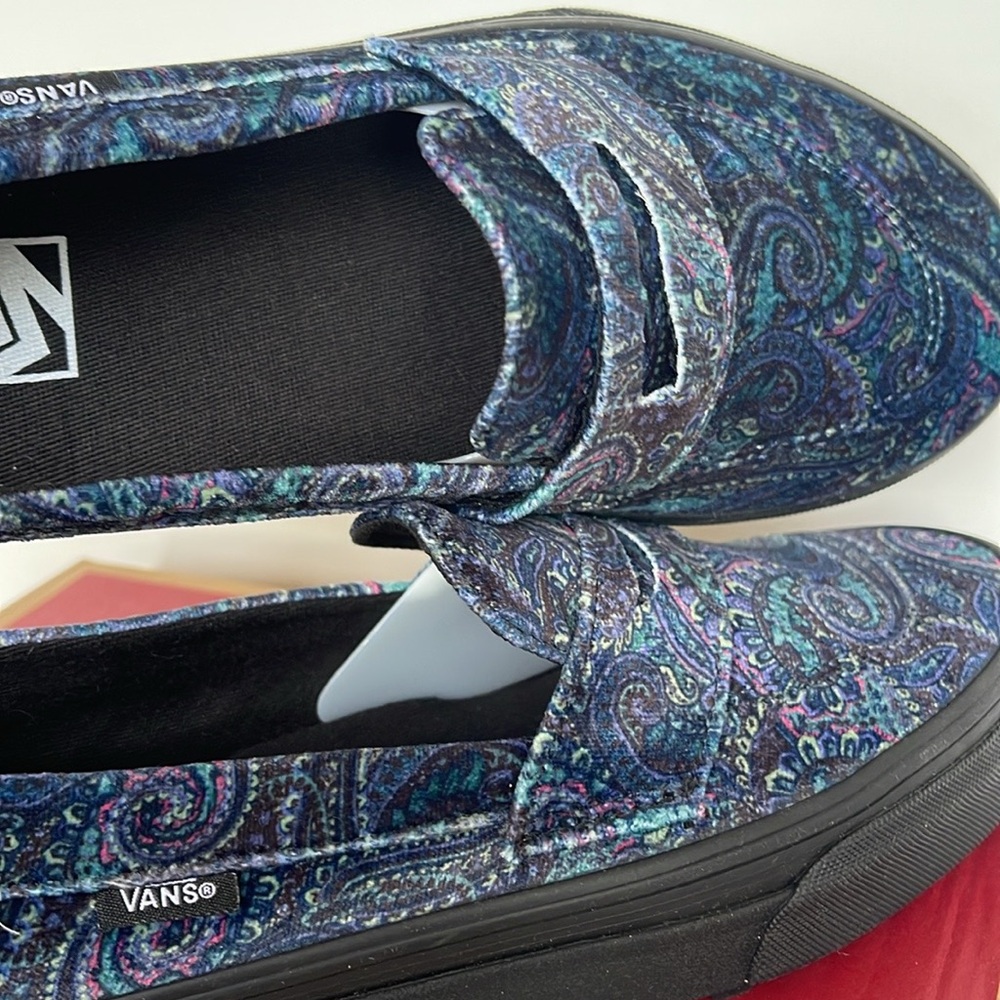 Vans WMNS Style 53 Velvet Paisley
VN000CQPCX9
Sneakers - Picture 16 of 16